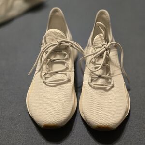 New Balance White Canvas Sneakers Versatile Design